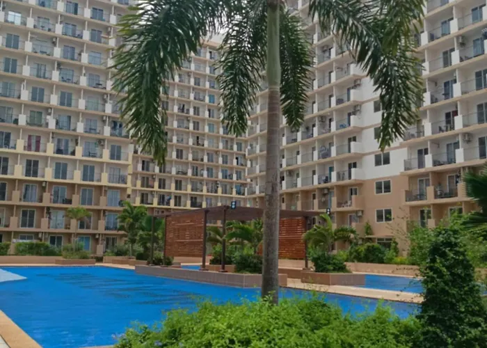 Apartment Homey With Olympic-sized Pools *