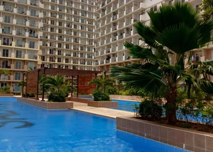 Apartment Homey With Olympic-sized Pools