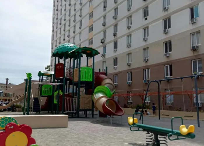 Homey With Olympic-sized Pools Apartment