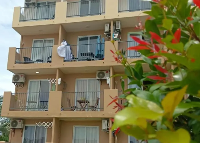 Homey With Olympic-sized Pools Apartment