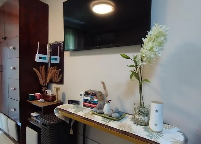 Apartment Homey With Olympic-sized Pools
