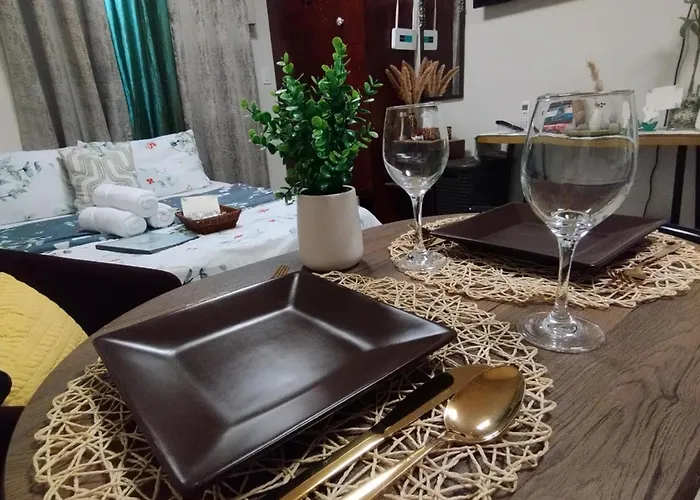 Homey With Olympic-sized Pools Apartment *